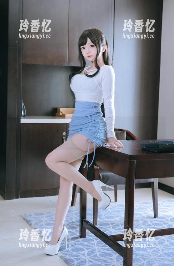 真心佩服日奈娇的图集，芙莉莲的圣光版感觉就像是开在云端的花。