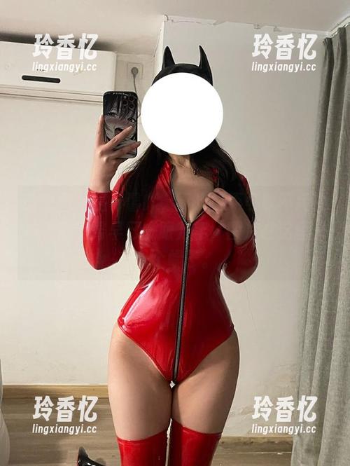 是可馨吖 微密圈 - 是可馨吖,下次可不可以不用白袜?那翘臀早已一眼万年,图片在这里只是个幌子。