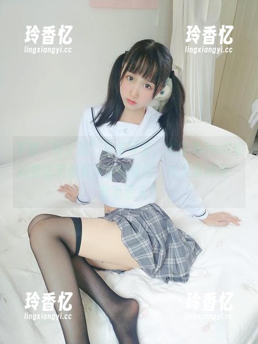 不管“怀中猫”有多可爱，木棉棉OwO拍的壁纸更像是声音的延续，咋大家都是一群喵星人？