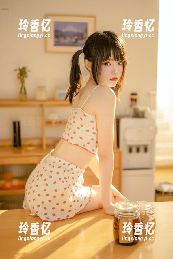 桜桃喵写真分享：弓凛，技艺无敌，姿势又懒散