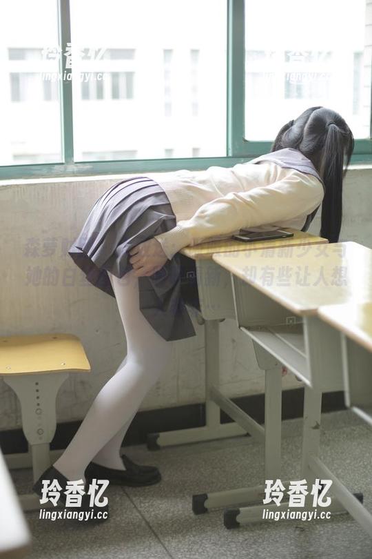 森萝财团 - 大放送：吸吸的小清新少女与她的白丝图包，明明清新，却有些让人想入非非…