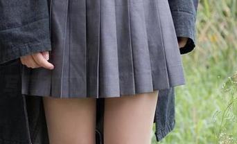 森萝财团 – 在户外追逐月亮，小夜的白丝写真和80D还需要加点盐！