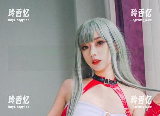 清颜颜子的黑色图集，带你一路走向不知所云的奇境，恍若一场无尽的脑洞大开。