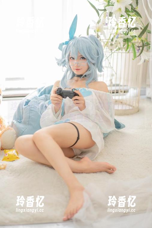 这套旗袍cos居然让狐萝卜呦变得如此“乐”，如同逍遥于世。