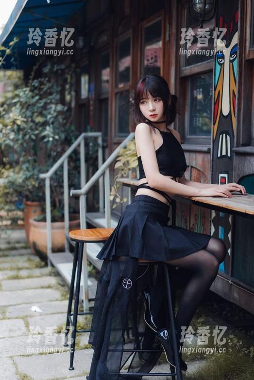 疯猫ss出没，旗袍写真小集，美得有些莫名其妙。