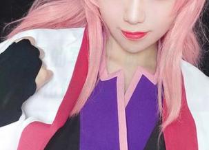 看神探火狸狸的写真,明日方舟的诗意渐渐化作心中小火花。
