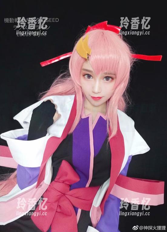 神探火狸狸 看神探火狸狸的写真,明日方舟的诗意渐渐化作心中小火花。