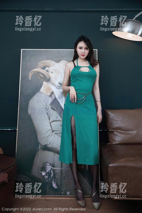 秀人网 - 校园里的HeyuZhang：拍照次数越多，免费精神越旺盛！