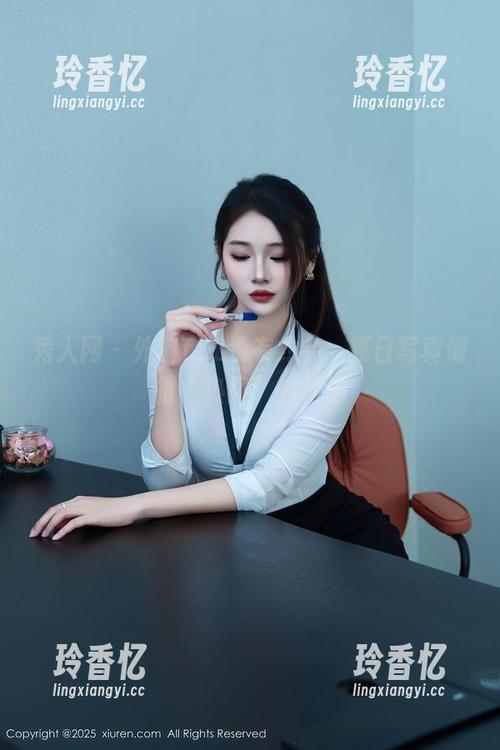 秀人网 - 外科TEL没有约会，夏日写真倒很“热闹”的样子
