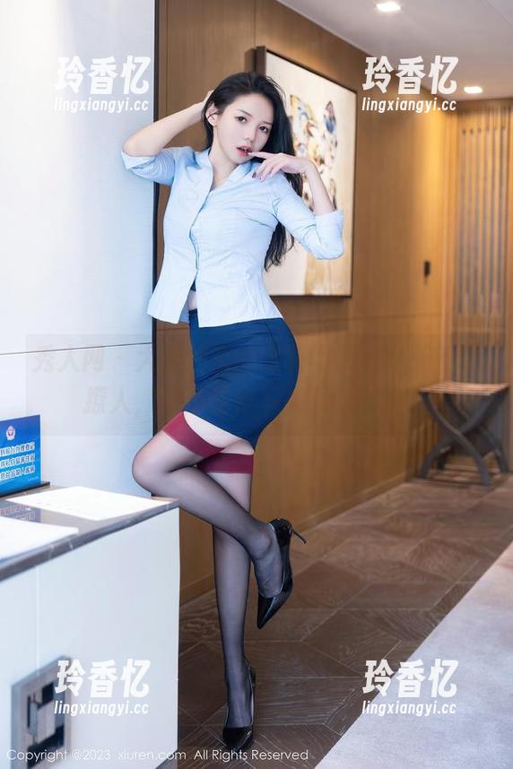秀人网 - 大美媚京的定制图集，女王气场撩人，忍不住停下来想象一番。