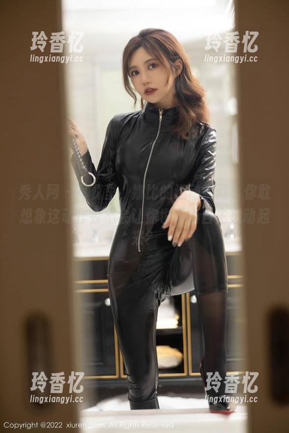 秀人网 - 写真里，娜比的运动瞬间，你敢想象这动作会不会让你也不由自主想动起来？