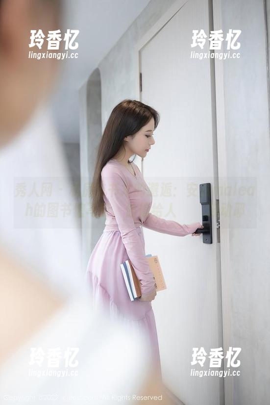 秀人网-安然maleah 秀人网 - 私房与书本的邂逅:安然maleah的图书馆写真,偷偷给人แรง波动耶