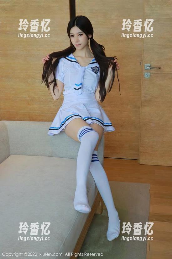 秀人网 - 哟，私拍“拍黄瓜girl”的丝袜资源，这波直播不会后悔吧？