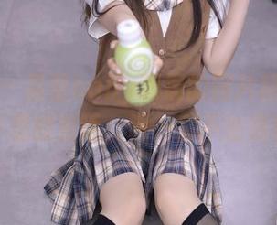 秀人网 – 星星baby眼镜的图片精选：她和镜子里的对话，嗯…会不会很尴尬？