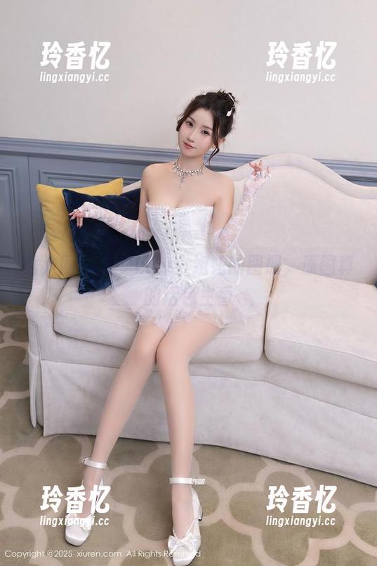 秀人网 - 月夕Lily小姐姐的图册，原图真的活色生香