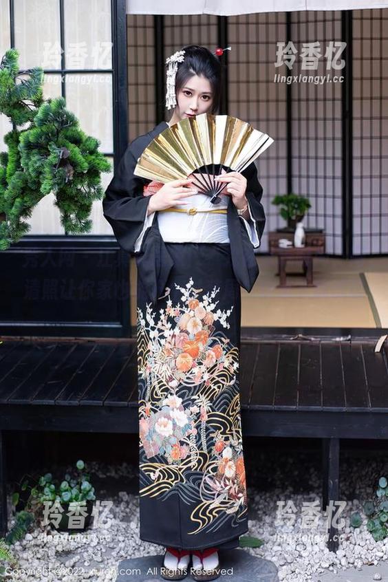 秀人网 - 江真真居家：“我在家玩时尚，高清照让你家也能开个时装周！快来下载试试！”