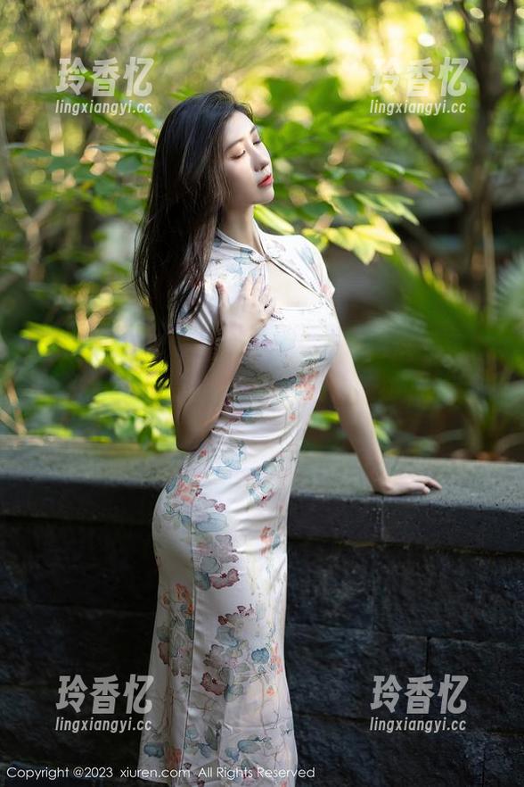 秀人网 - 顾楚楚的校服作品集：这才是真正的高中生装扮，不得不说，老师肯定别想抓到我！
