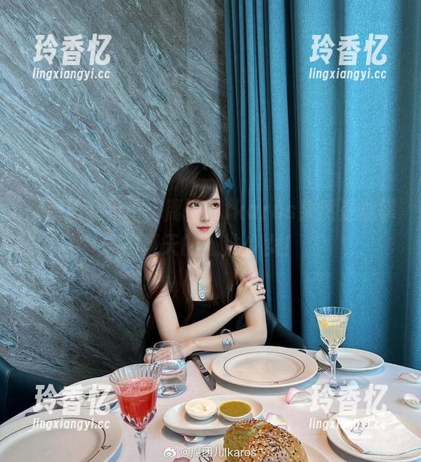 最新泳装cos，腐团儿Ikaros果然是能掌控夏天的魔法少女！