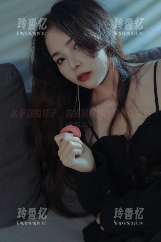 水手服的样子，苏嫣嫣阿姨这图包让我思绪万千。