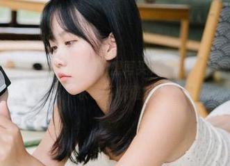 是萌芽儿o0的私房旗袍照让我想再买几条旗袍，感vn觉得要追求一下优雅？