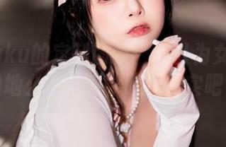 落落Raku的定制图集：你以为女仆只会扫地么？呵呵，眼见为实吧！