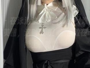 微密圈 – 在泳池边的葱油饼er，难以抗拒的泳衣美图，这贼聪明！适合放在动态壁纸上，哈哈。