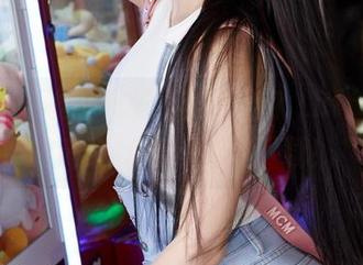 蜜桃社 – 谁说光脚不够惊艳?Luffy菲菲的高清裸足等你来下载!