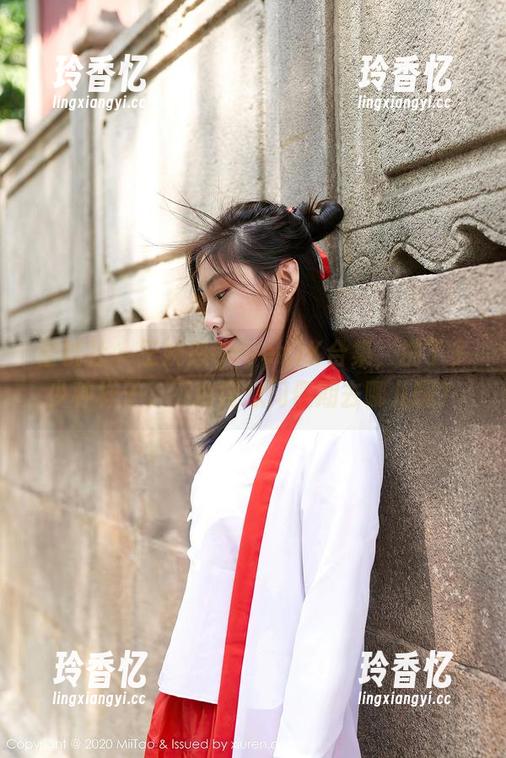 蜜桃社-王婉悠Queen 蜜桃社 - 王婉悠QueenJK合集,挑了多少种样子,不由得想问假期去哪儿啊?