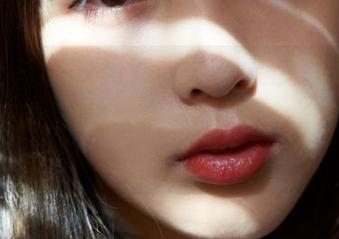 蜜桃社 – 原图时代的女仆：赵灵儿Linger更新来啦，你绝对想不到她拿拖把的样子！