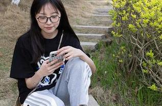 袜啵啵 – 脚尖透明款—甜甜圈的写真分享,有种油腻腻的美感?