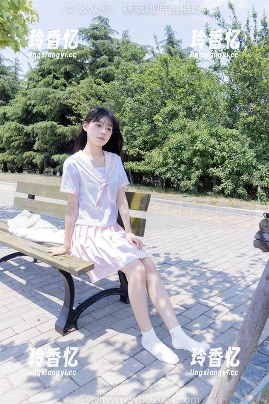 袜啵啵 - 想要收集稚予的“地雷系女友”写真？资源免费领取，但小心别踩到雷呢～