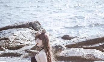 实话说，阿薰kaOri的手机里也许藏着一整片“寂寞的玫瑰园”。