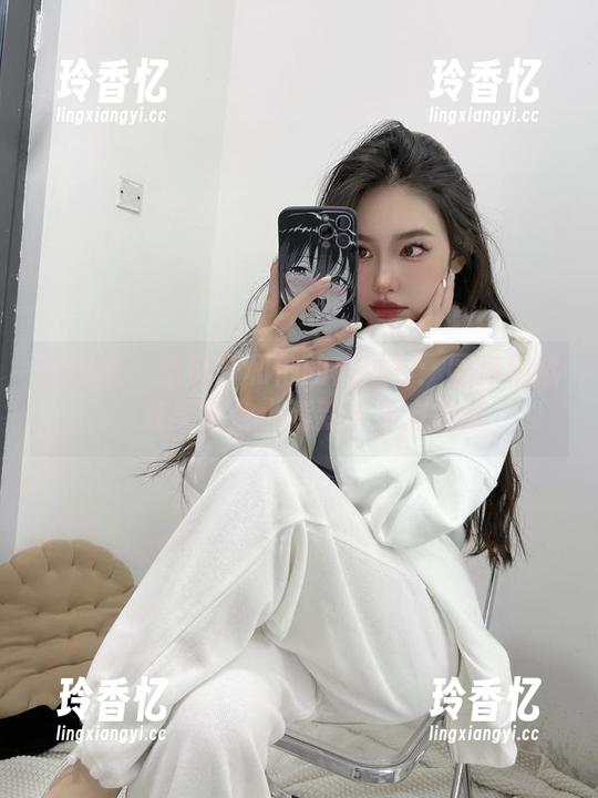 微密圈 - 陈佩奇和他的白衬衫：图库精选，完美融合小清新与大方得体