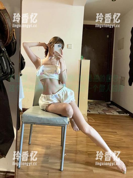 微密圈 - 快来看陈妮妮UNI私拍的图包：这个女孩的每个表情都在讲一个雷人的段子！