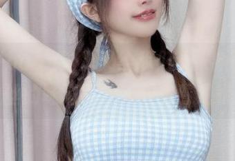 鹿八岁baby这次又给我们带来新图包，白丝的味道真让人想多看几眼。